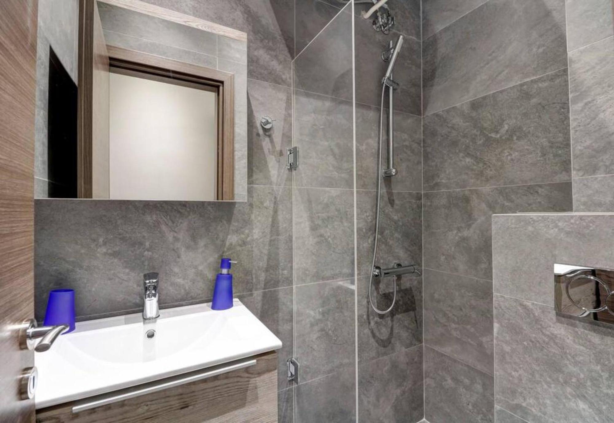 Classy And Stylish Apartment Next To Hilton Афины Экстерьер фото