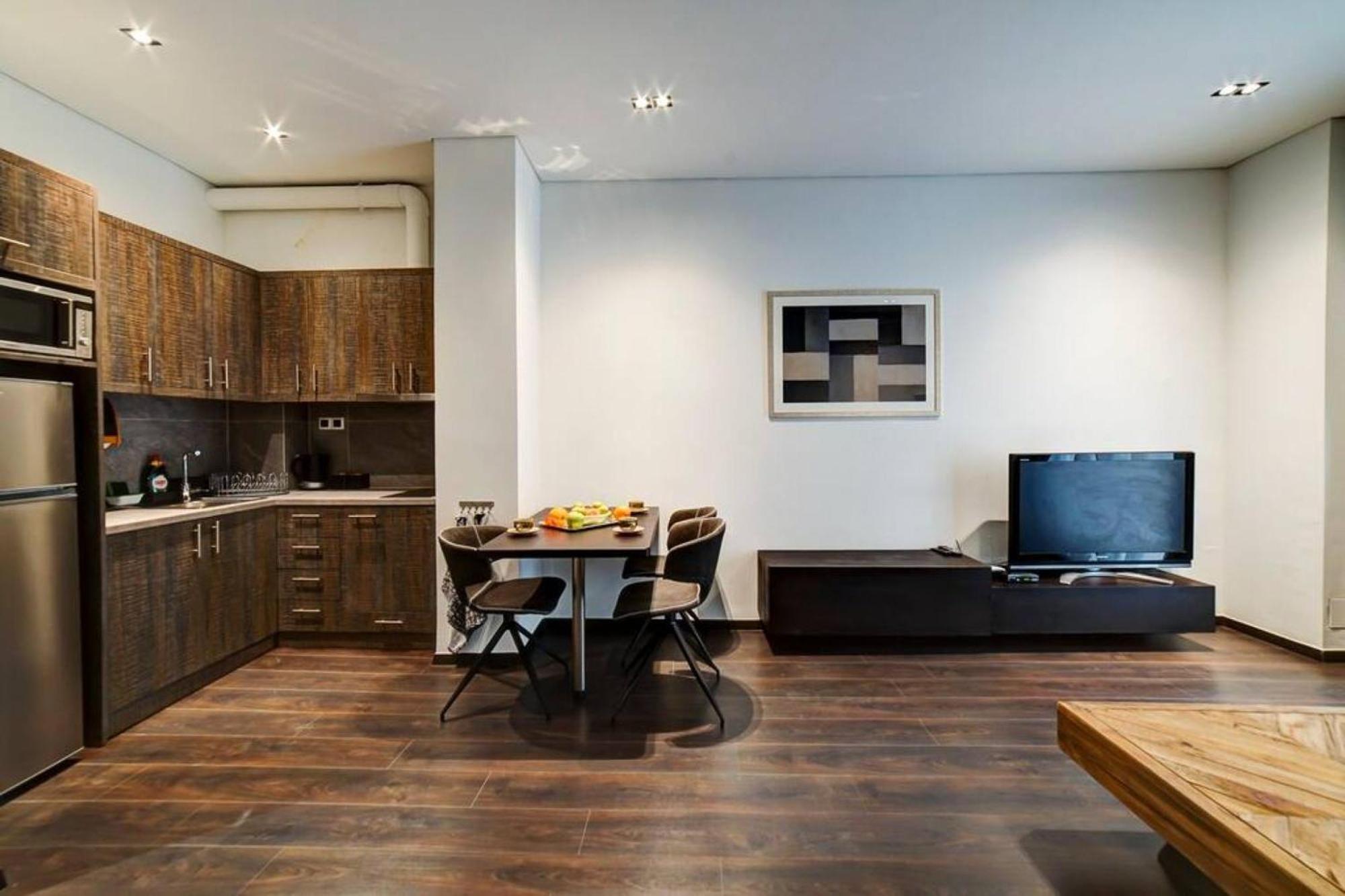 Classy And Stylish Apartment Next To Hilton Афины Экстерьер фото